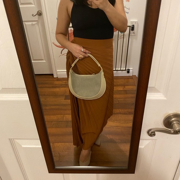 Loewe half moon bag - Sold out  ❤️onmyfbpage❌ - Picture 16 of 17